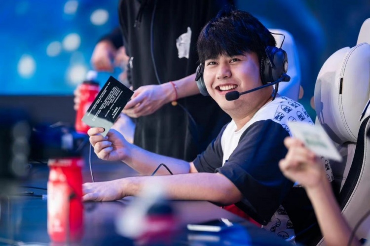 地說明了某 地說明了某