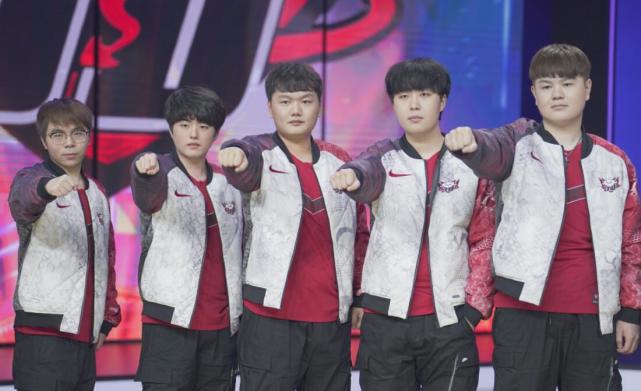 刻稳住了球 刻稳住了球