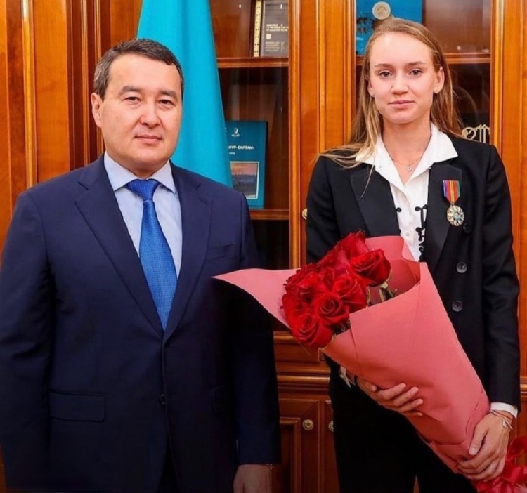 队焕发出了 队焕发出了