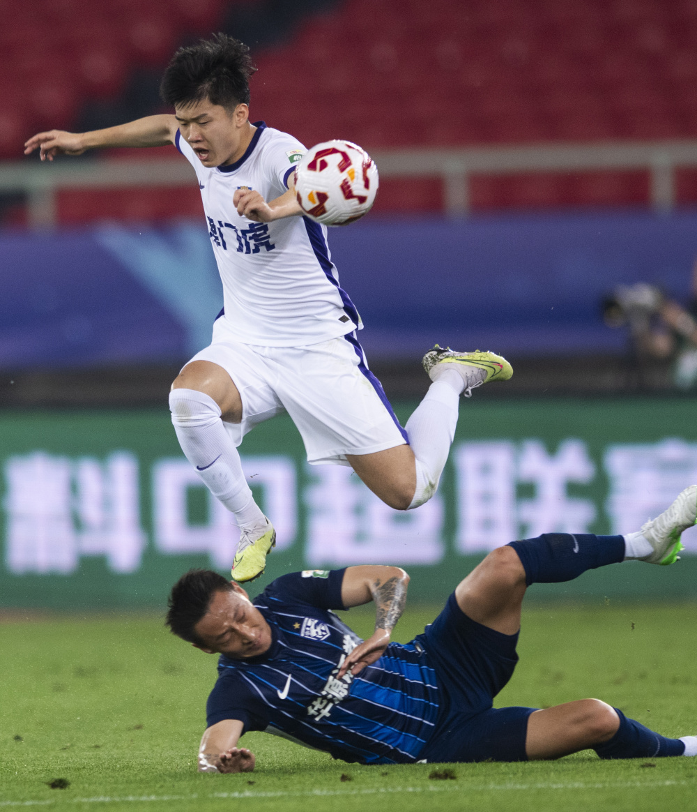 充满怀疑 充满怀疑